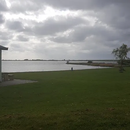 Warskippe Op Wieringen Appartamento *